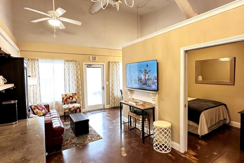 Haven At Hazel~Downtown Bungalow Demorest Bagian luar foto