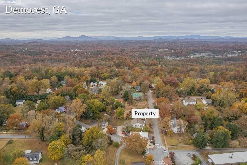 Haven At Hazel~Downtown Bungalow Demorest Bagian luar foto
