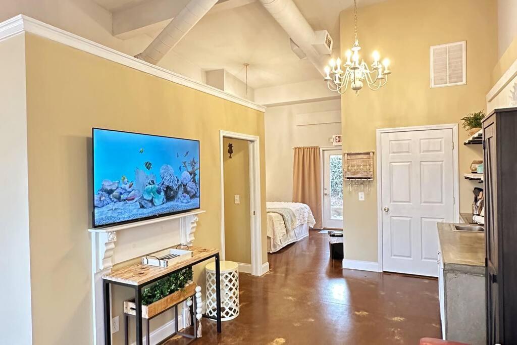 Haven At Hazel~Downtown Bungalow Demorest Bagian luar foto