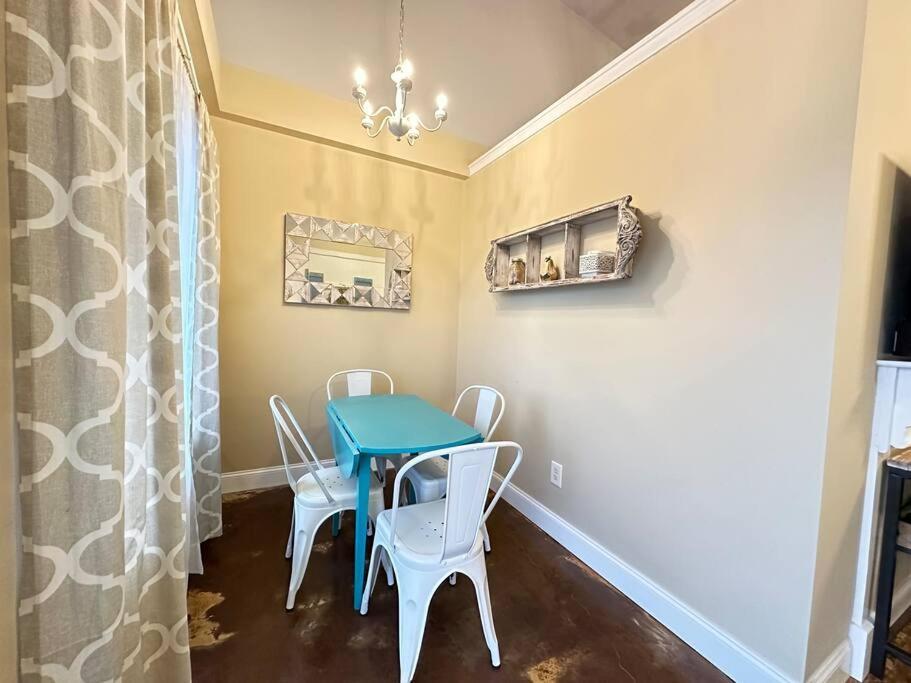 Haven At Hazel~Downtown Bungalow Demorest Bagian luar foto