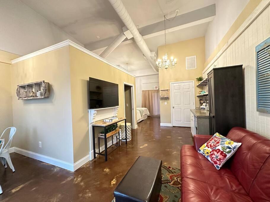 Haven At Hazel~Downtown Bungalow Demorest Bagian luar foto